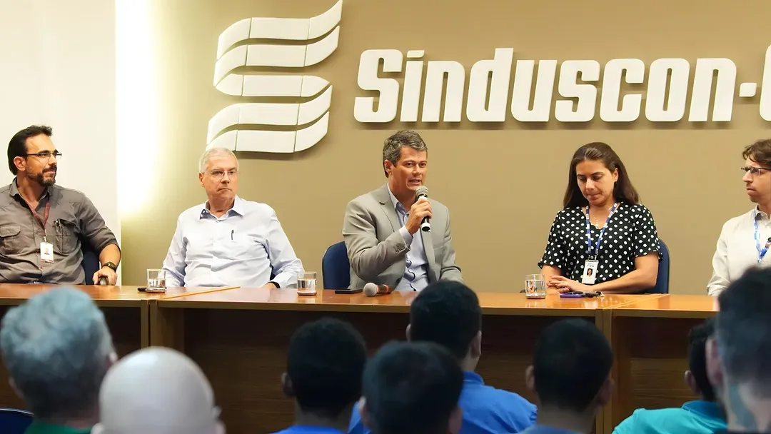 Sinduscon-GO sedia formatura de cursos da FIEG e SENAI, reforçando a capacitação profissional no setor da construção civil